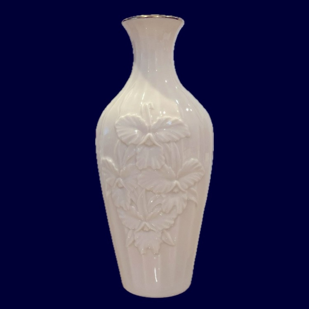 Vintage 80’s Lenox Classic Off White Porcelain Bud Vase with 24K Gold Trim.